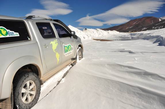 A neve impede a Fiona de prosseguir em direção ao Paso San Francisco, na Argentina
